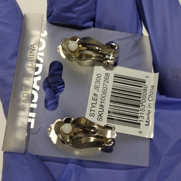 ✨ Jordache Silver-Tone Dainty C-Shape Clip-on Earrings – Bold & Elegant Women's - Picture 6 of 8